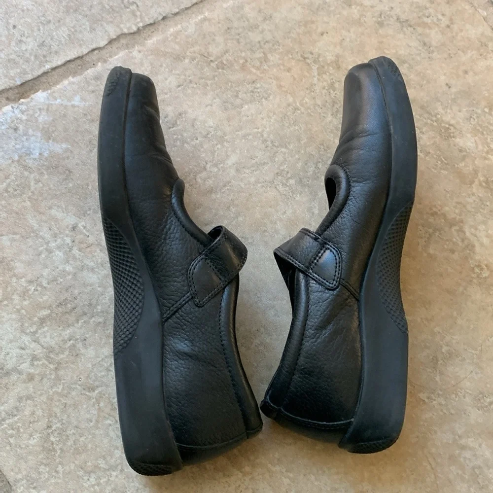 Easy Spirit Black Leather Shoes - Picture 3 of 5